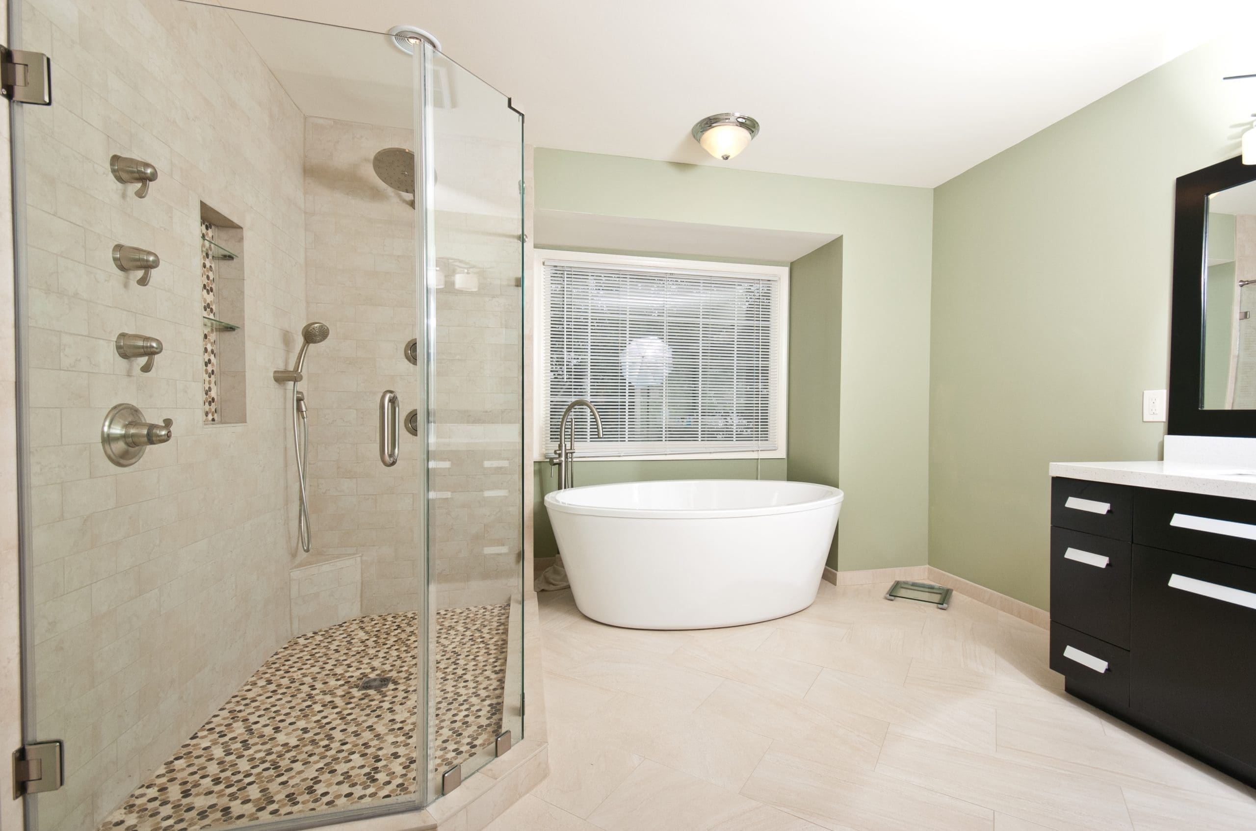 tiny-circles-shower-foor-scaled.jpg